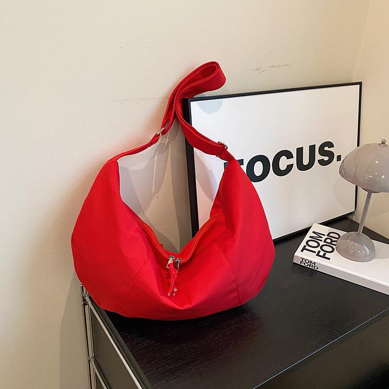 Simple and Versatile Student Large-capacity Messenger Bag, Casual and Lightweight One-shoulder Nylon Dumpling Bag