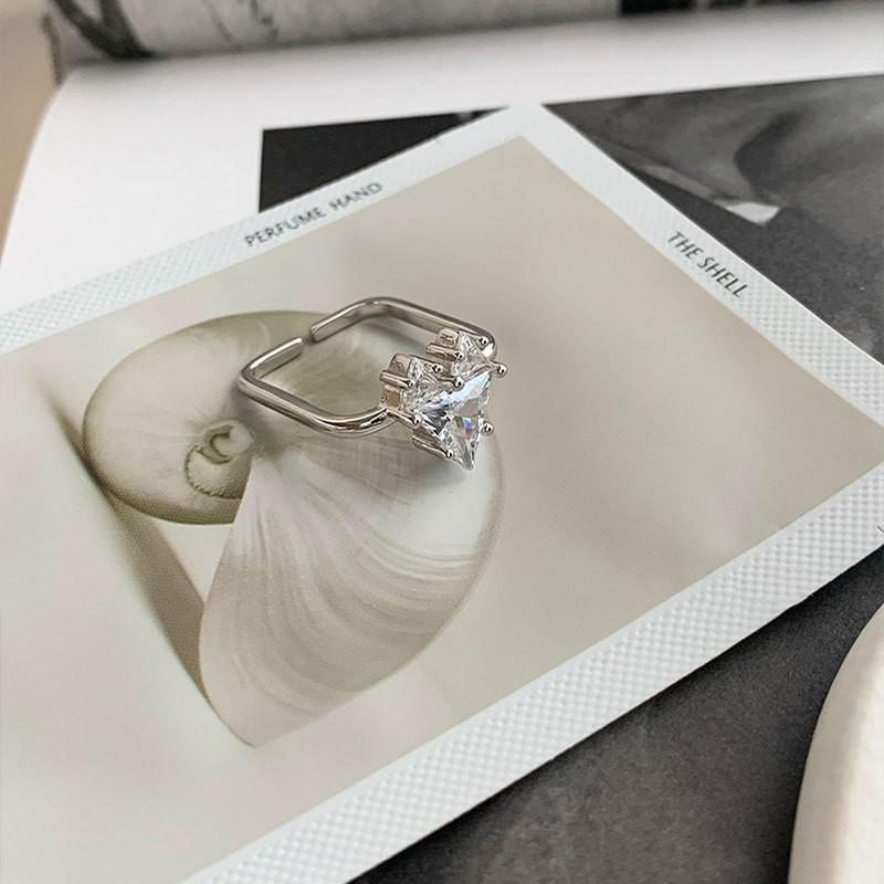 Layer Fashionforward Double Ring With Stunning White Shell Detail And Adjustable Size