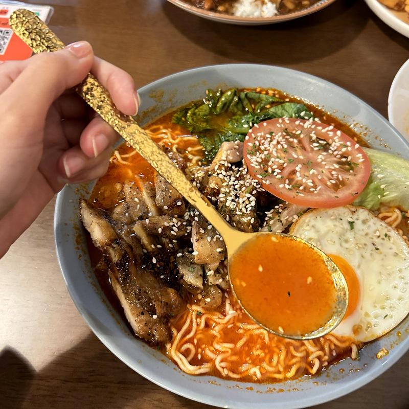 Colher redonda de aço inoxidável, rede vermelha dourada, jantar, cabo longo, colheres de sobremesa para mexer, acessórios de cozinha, gadgets