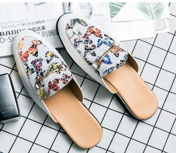 

Модные полутапочки осень новые мужские туфли модный тренд полутапочки кожаные туфли без каблуков повседневные тапочки ленивые туфли 38