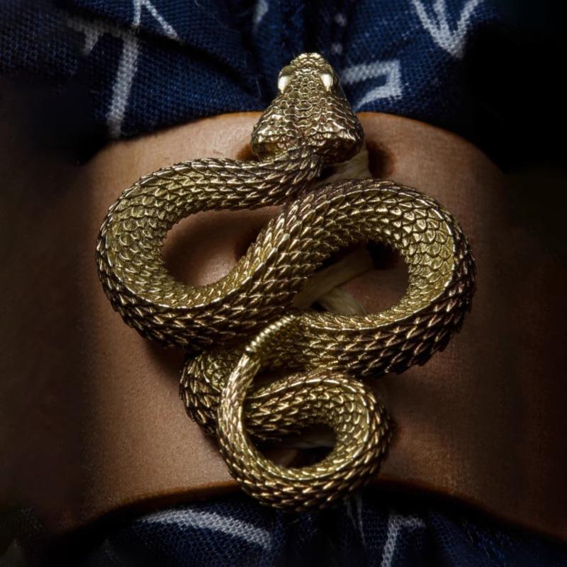 Snake-shaped Brooch, Exquisite Rattlesnake Badge, Personalized Little Snake Anti-glare Collar Buckle Decorative Accessory