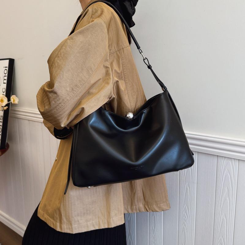 Large-capacity Bag Women's Autumn and Winter Versatile New Simple Shoulder Messenger Bag Casual Commuter Tote Bag