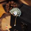 Čínský styl Klasická pávová brož pro ženy Čínské vintage klopě pin perly slitiny odznak oblek brož šperky doplňky