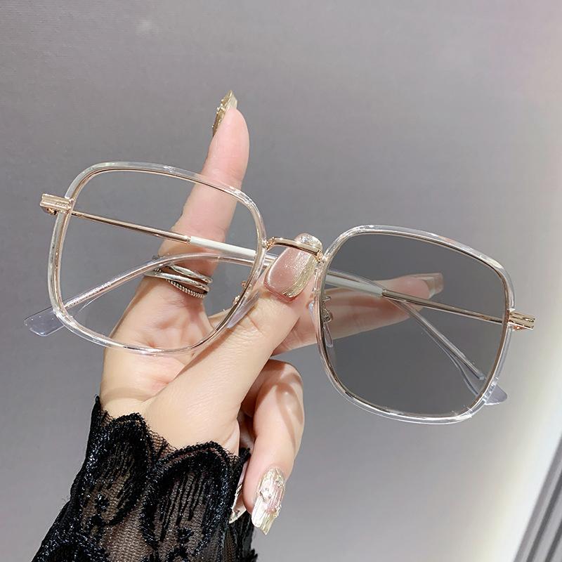 

Color-changing Glasses Fashion Anti-blue Light Large Frame High-end Sense Of Men And Women Myopia Glasses 2302 -2.75 прозорий
