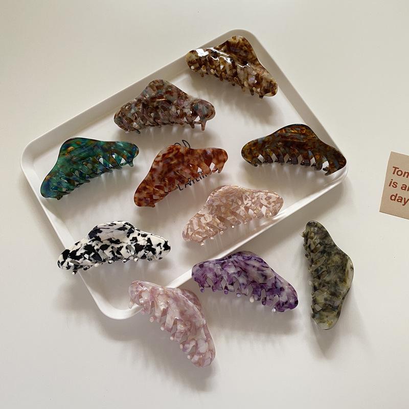 Eyecatching Hair Acetate Claw Clip With Elegant Hollow Stripe Design For Fashion Enthusiasts