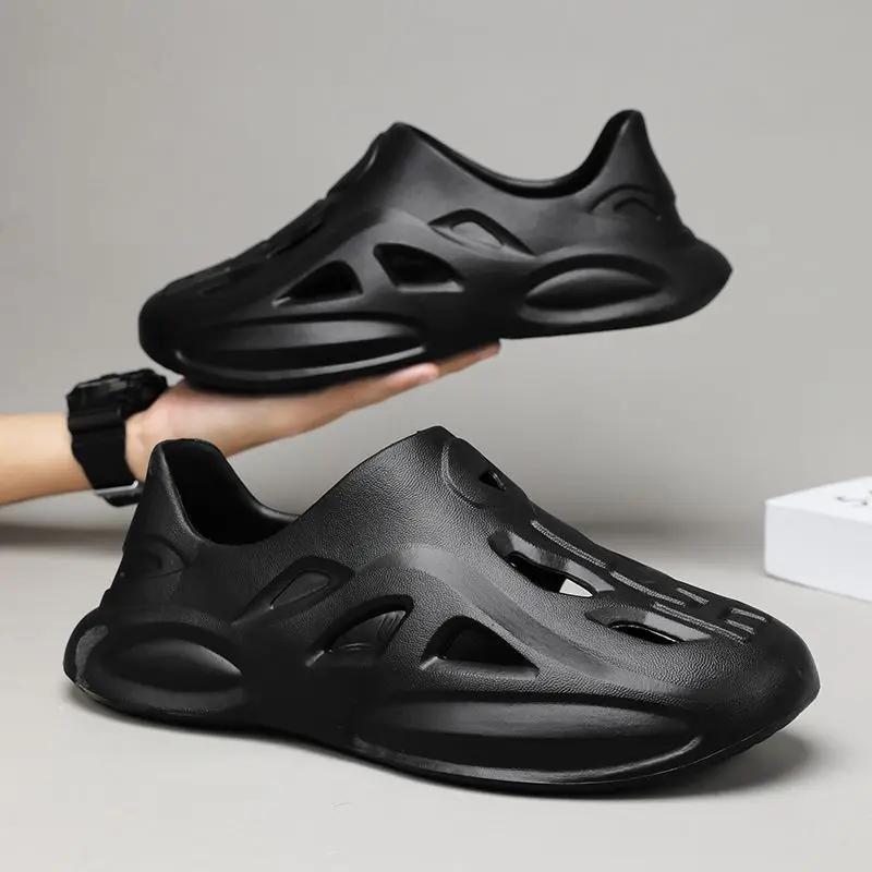 Fashion Hole Shoes for Men Odorproof Daily Use Barefoot 39 Stylish Japanese New Fashion Design 2025 Casual Non-slip Adult Man Sandals