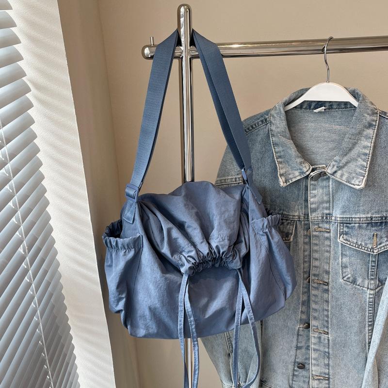 Simple Nylon Cloth Drawstring Shoulder Bag Women's New Messenger Bag Light Work Tote Bag