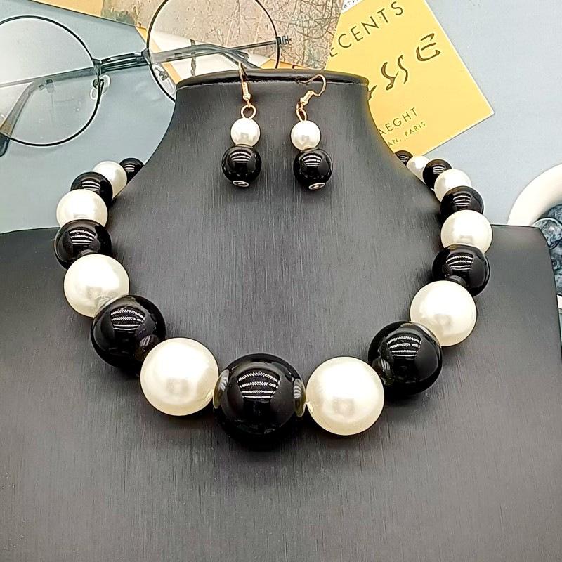 Черно-белый креативный градиентный преувеличенный темпераментный комплект из ожерелья и серег с крупным жемчугом