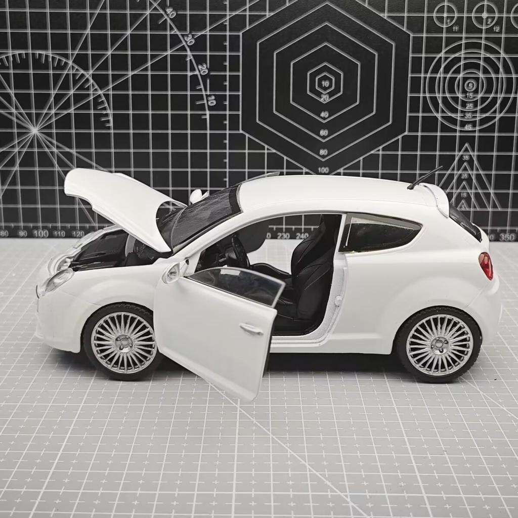 1:24 Alfa Romeo MITO SUV Leichtmetall Sportwagen Modell Druckguss Metall Rennwagen Fahrzeuge Modell Hohe Simulation Sammlung Kinderspielzeug Geschenk