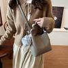 Texture Niche Design Bag 2025 New Female Popular Versatile Retro Messenger Bag Fashionable Portable Bucket Bag