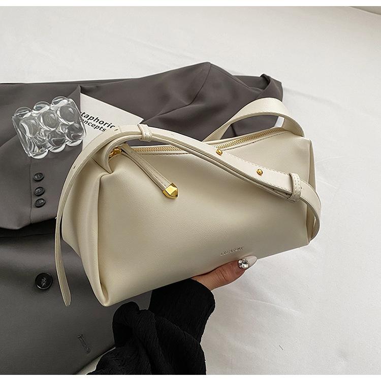 New simple Mori lightweight underarm pillow bag trendy women's bag small fresh shoulder messenger bag elegant shoulder bag