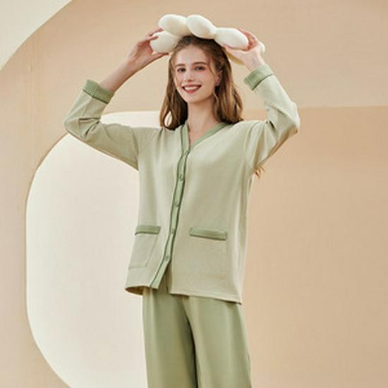 

Оформление: Уютная парная пижама из немецкого вельвета 280 г – Женская толстая, теплая осенне-зимняя домашняя одежда