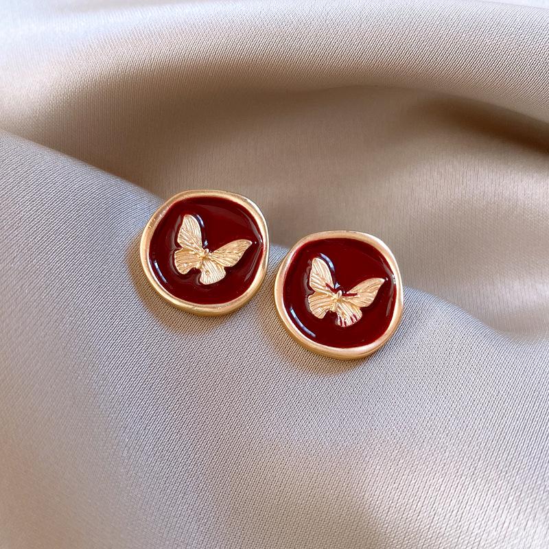 

Геометричні сережки-серця з полуницею та червоною емаллю: Елегантні ретро прикраси Срібна Голка