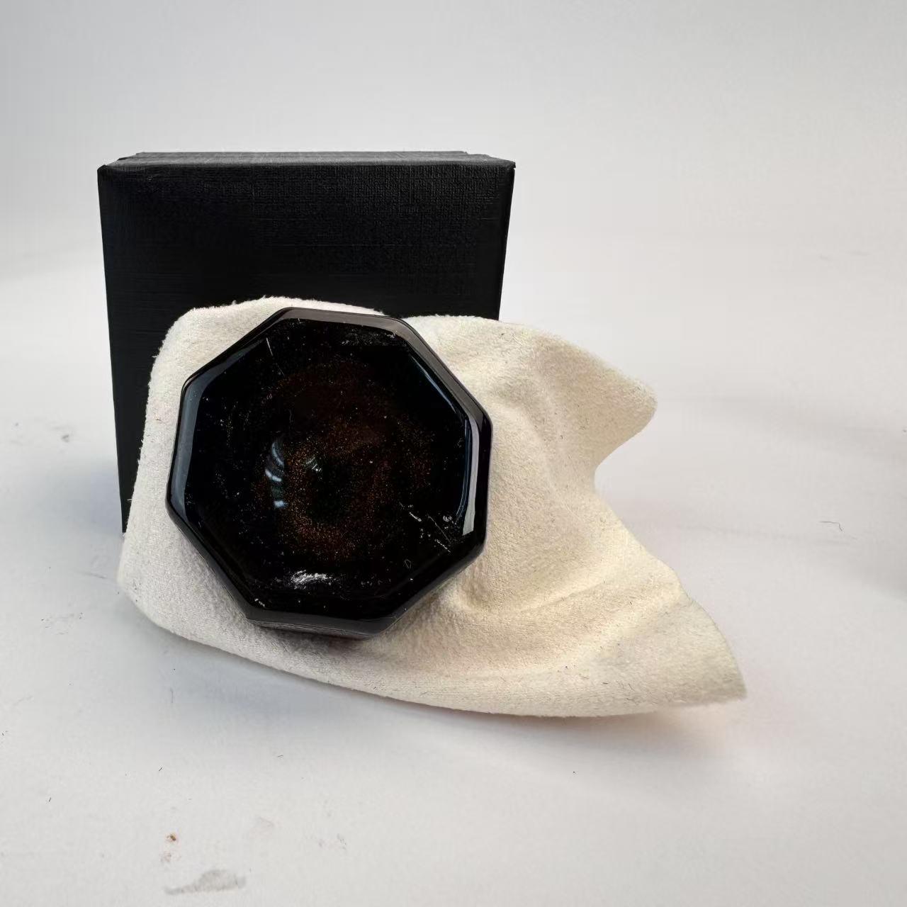 

Professional Huqin Erhu Violin Viola Rosin Set - Dust-Free, Boxed Rosin Blocks in Large, Medium, and Small Sizes чорний