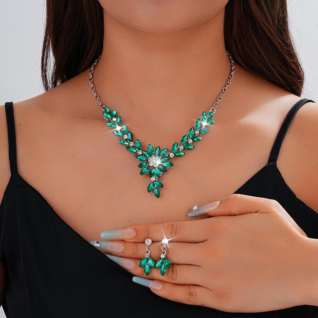 European & American High-Design Vintage Floral Necklace & Earrings Bridal Set