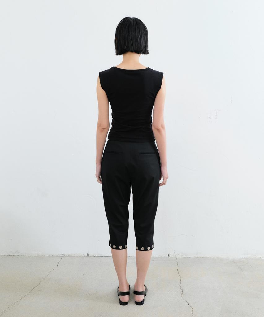 Sillot Big Eyelet Capri Pants (Black)