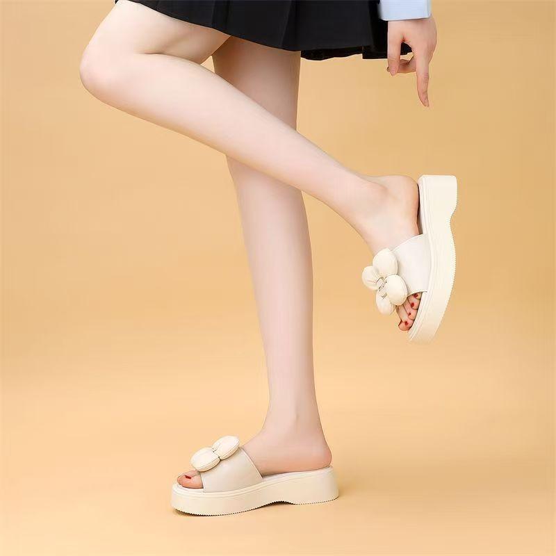 Korean version of the flower thick-soled outer wear on the feet, super comfortable with skirts, versatile sandals 2025 summer new cool slippers