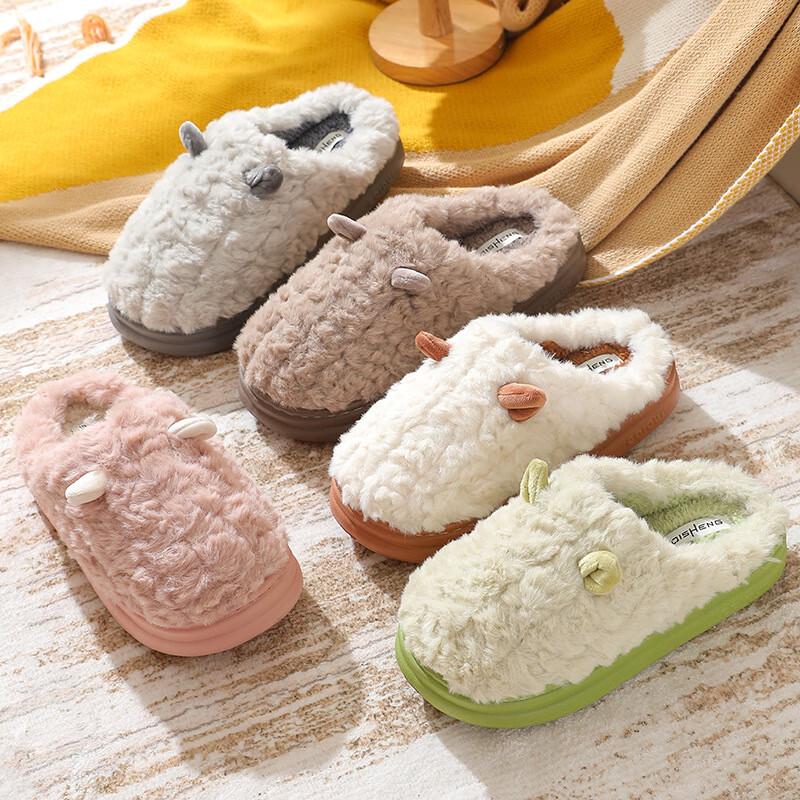 

Zunwei Warm Closed-Toe Plush Home Slippers
