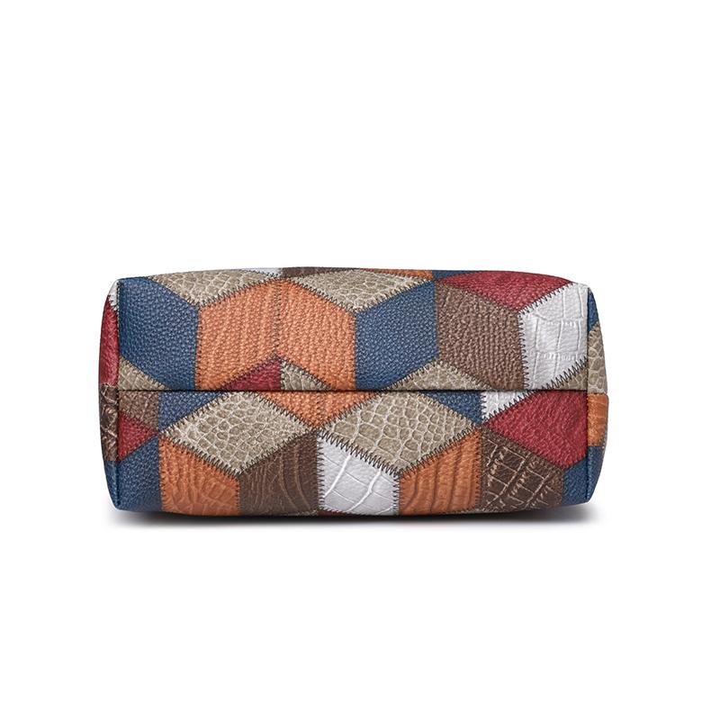 Мягкая кожаная большая сумка контрастного цвета с вышивкой — фото 12