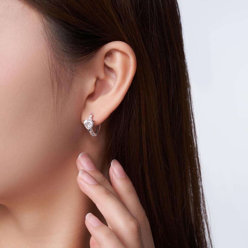 Heart Shape Moissanite Hoop Earrings 925 Sterling Silver Huggie Earring Dainty Love Heart Moissanite Jewelry for Gift Women