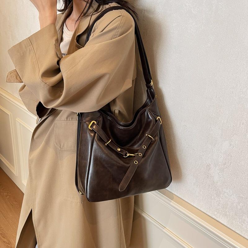 2025 New Maillard Large Capacity Shoulder Bag Autumn and Winter Versatile Backpack Women's Commuter Tote Bag