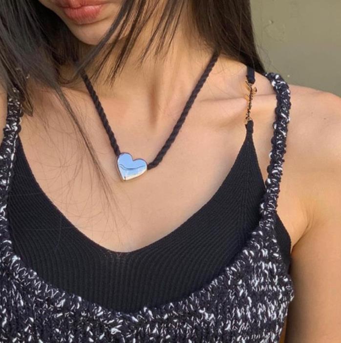

Korean Style Metal Heart Pendant Choker Necklace with Black Cord золотой