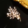 Fashion Pearl Flower Leaf Brooch Crystal Rhinestone Pin Elegant Floral Design Accessory for Women and Girls Suitable for Various Occasions