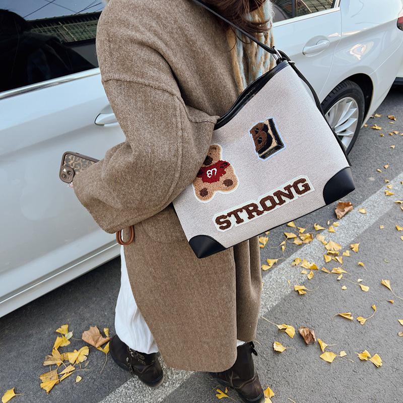 Vintage Bear Cartoon Tote Bag Large Capacity Commuter Women Shoulder Bag Fashionable Versatile Teenagers Girls School Bag