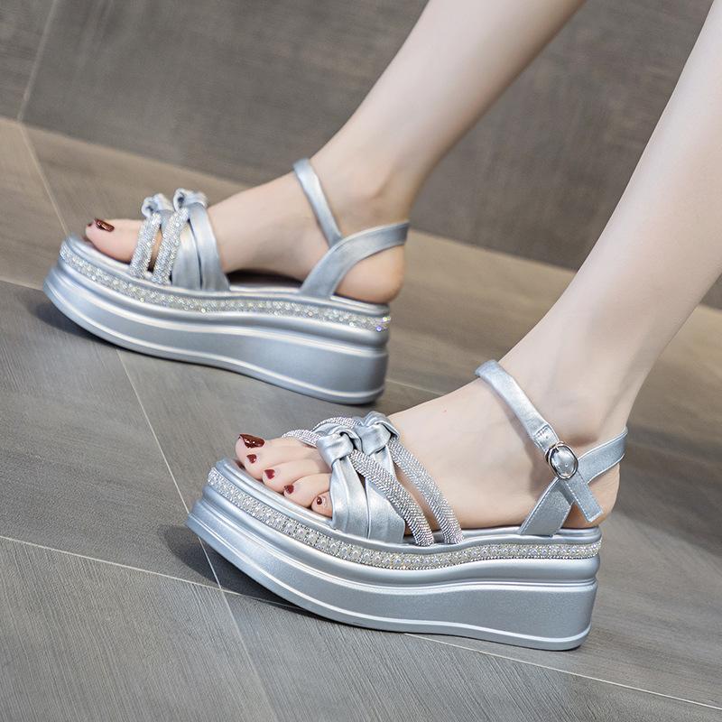 Inner heightening rhinestone sandals 2025 summer new popping board Internet celebrity muffin platform Internet celebrity Roman women sandals