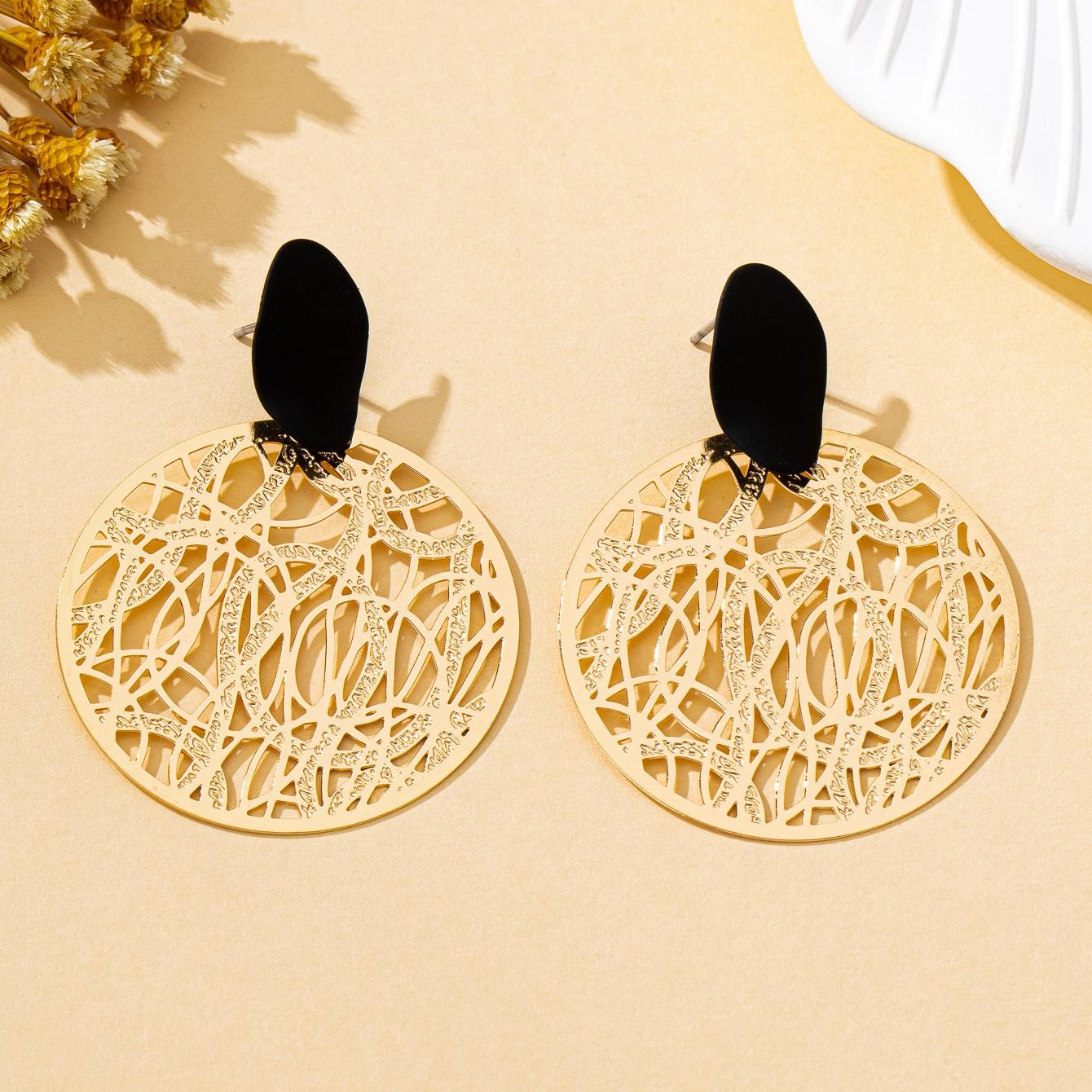 

A Pair of Women s Earrings, European and American Fashion, Retro Ethnic Style, Cut Out Abstract Line Round Earrings, Suitable for Daily Wear