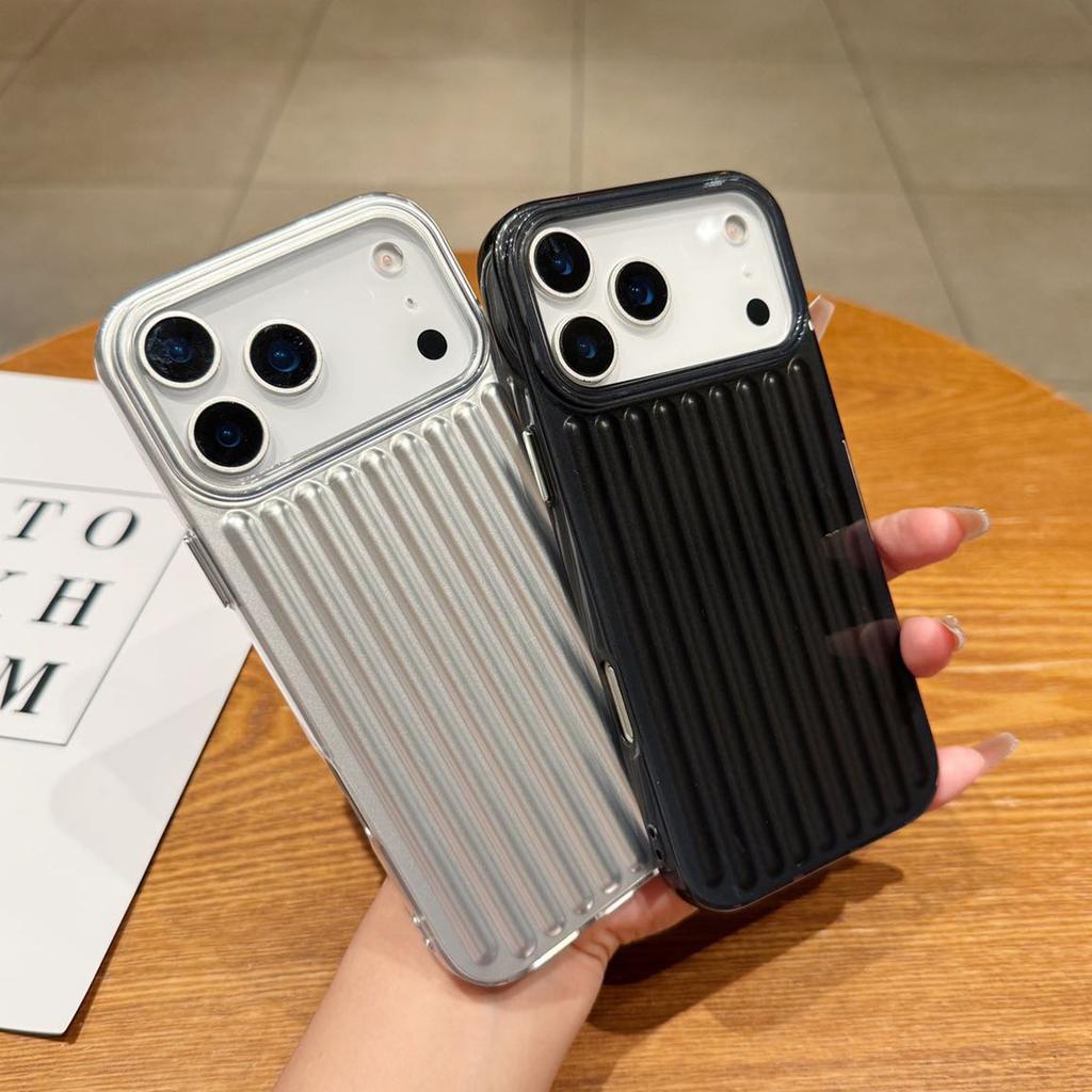 Large Hole Vertical Pattern Light Column Shell for Apple 17PROMAX Sweatproof TPU Fashionable Couple Temperament All-inclusive Mobile Phone Case