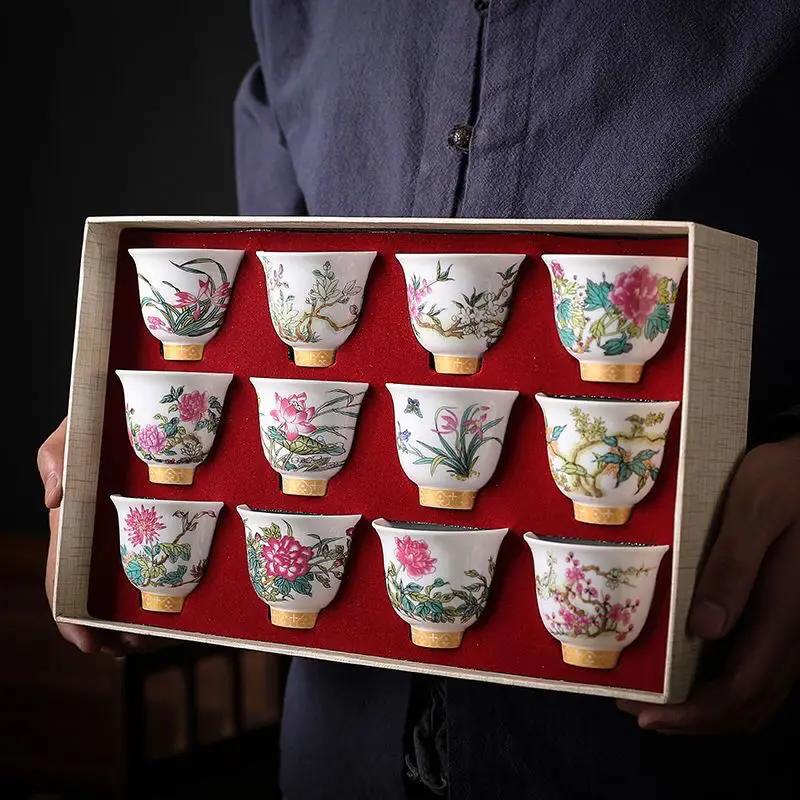 Kung-Fu-Teetasse, Set mit zwölf Blumengöttern, Emaille-Pastellkeramik, 12-teilig, Geschenkbox, Gastgeberkeramik und Töpferwaren, chinesisches Teegeschirr, Bar