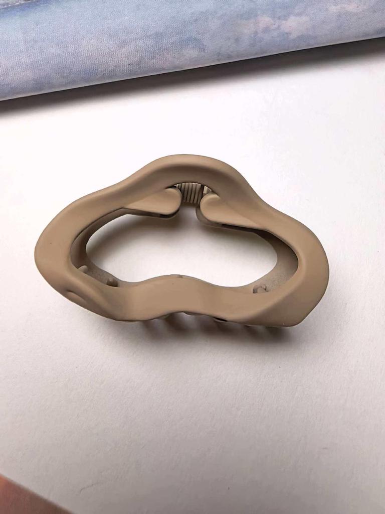 4cm Frosted Milk Coffee Hair Claw Clip for Women’s Updo – Small, Simple, Shark Design