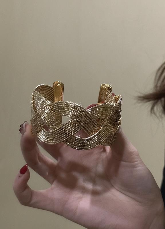 Retro French Crystal Open Cuff Bracelet for Women - Elegant, Personalized & Trendy