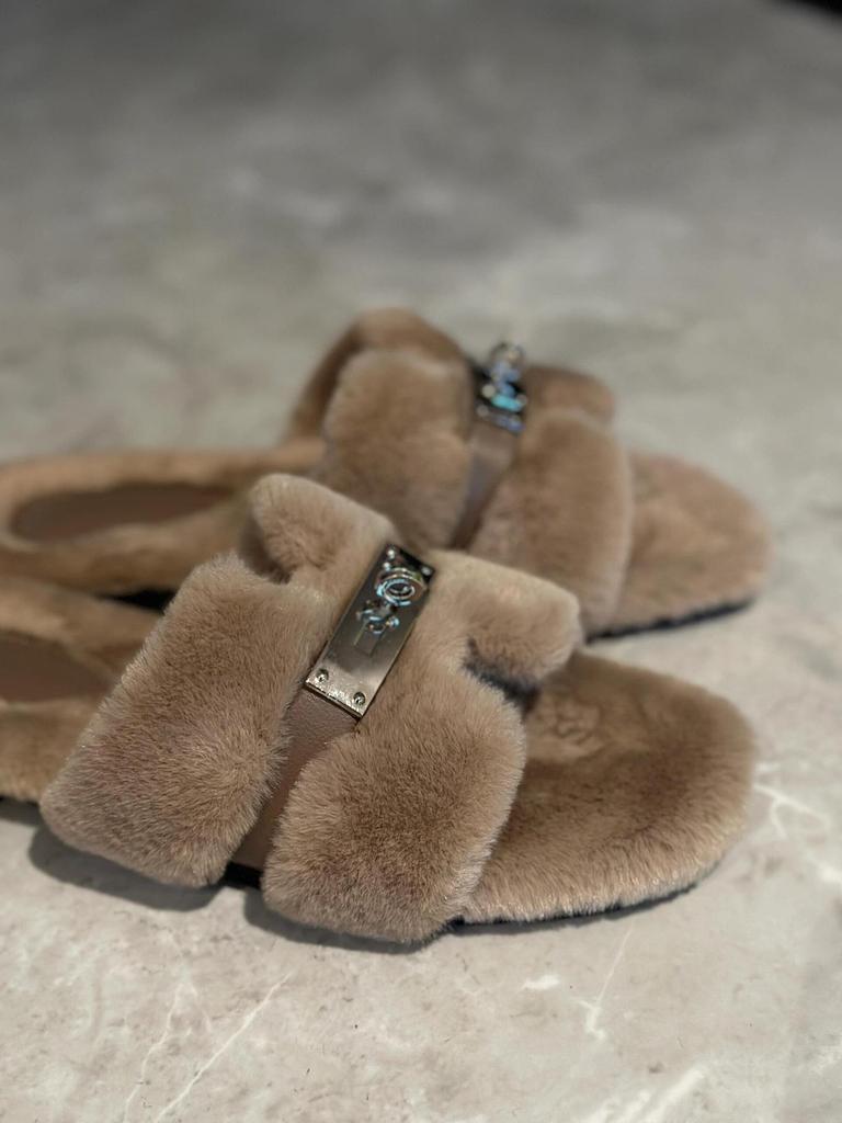 Women's Velvet Buckle Slippers - Korean Style, Furry, Thick, Autumn/Winter 2025 Collection.
