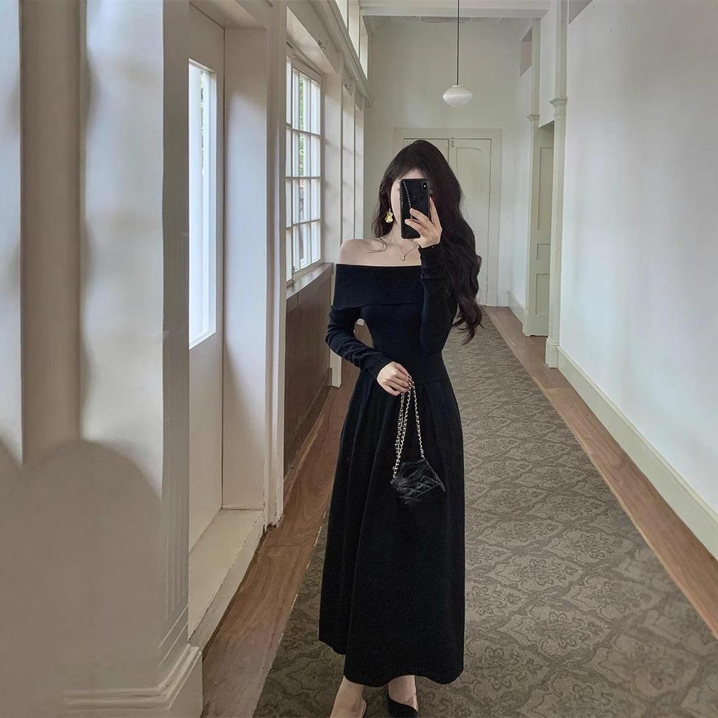 Elegantes Strickkleid mit schulterfreiem Ausschnitt: Herbst Langarm A-Linie, Französisch-Inspirierter Reifer Stil, Taillenbetonierendes Design für Frauen.