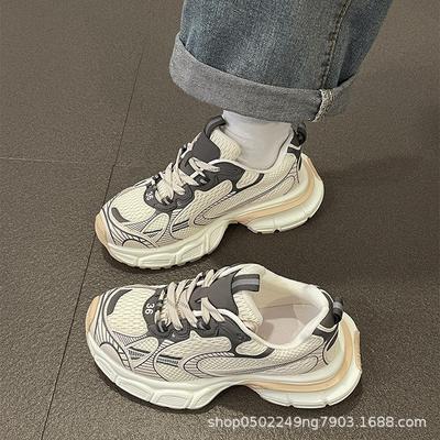 Chaussures de Papa Fille 2025 Nouvelles Chaussures d'Été pour Femmes Polyvalentes à Semelle Épaisse Populaires Chaussures en Maille Maille Respirante Baskets Décontractées