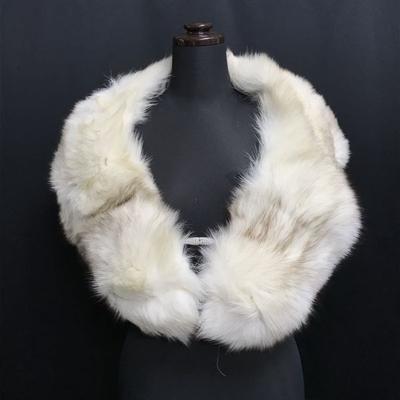 SAGA FOX Eredeti Szőrme Tippet Sál 114cm Szélesség 10-15cm Fehér Kimonóhoz Formális(HASZNÁLT)