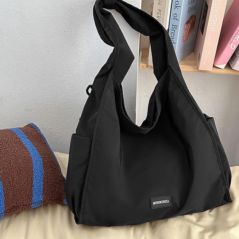 

Slack shoulder messenger bag fashion backpack women s large capacity design light commuter retro tote bag чорний