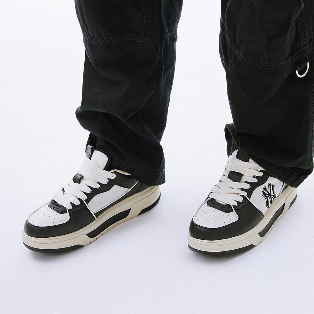 New MLB Chunky Liner 24SS New York Yankees Low Top Skateboard Shoes Unisex Black 3ASXCLS4N-50BKS