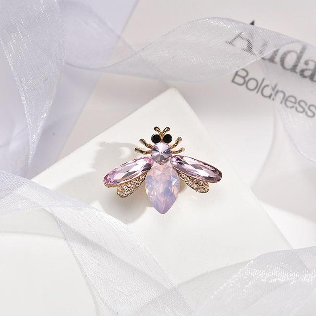 

Женская мода, милые броши в виде пчелы с розовыми и белыми кристаллами для женщин, роскошная брошь в виде животного цвета золотого, серебряного цвета из сплава, булавки розовый