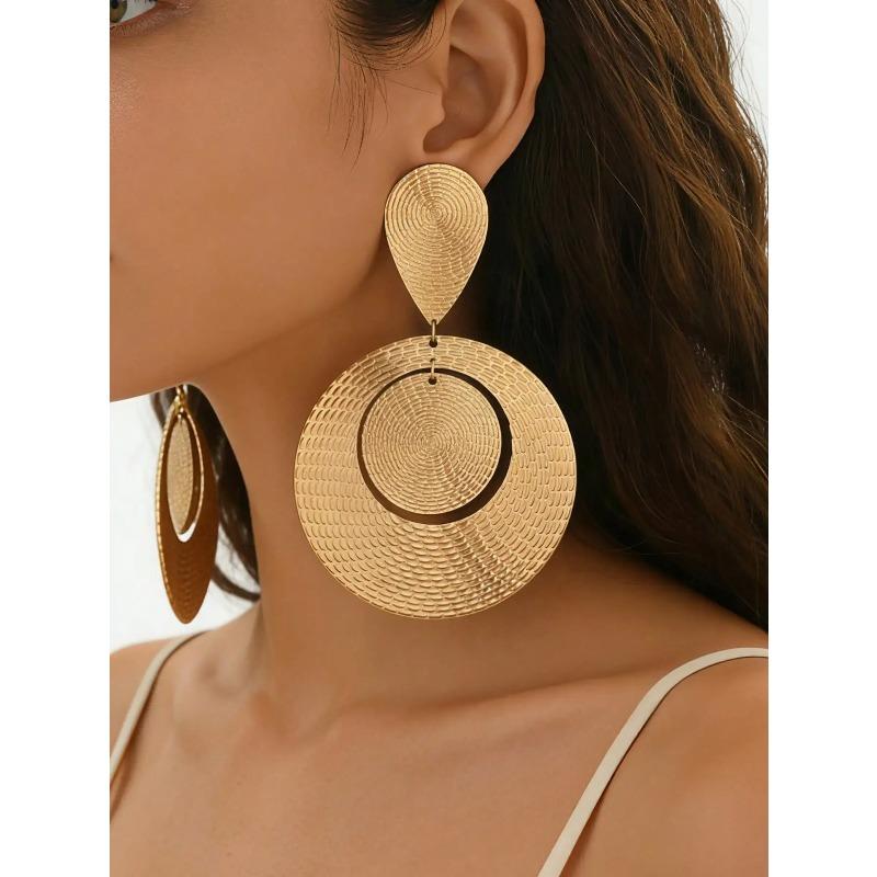 Pair of Oversized Geometric Spiral Texture Retro Metal Hoop Earrings for Ladies Party Attention-Grabbing Jewelry Accessory