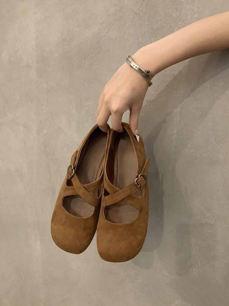 Inner height increase cross buckle retro shallow mouth single shoes women's 2024 autumn new leopard print fashion versatile Mary Jane shoes