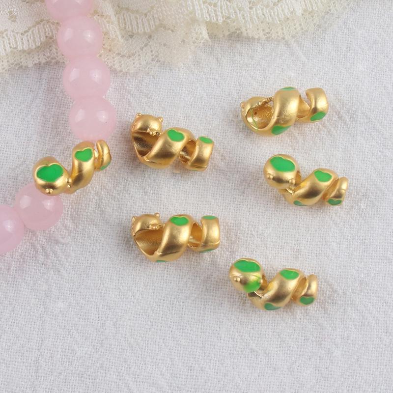 Matte Goldlegierung Schlange Jahr Anhänger: DIY Kindlicher Perlen-Schmuckzubehör