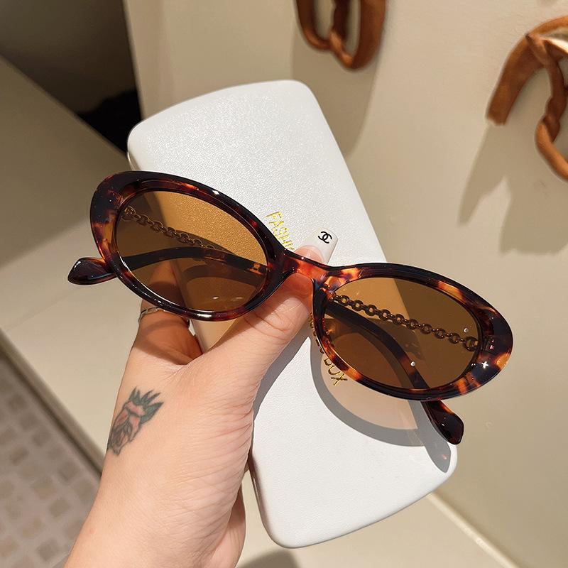 New In Luxury Brand Designer Small Frame Oval Sunglasses Women For Men Vintage Fashion Sun Glasses Punk Metal Chain Shades Uv400