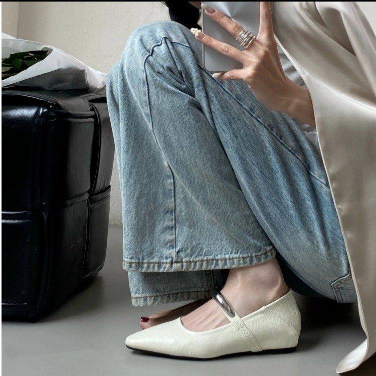 

French retro Mary Jane shoes women s 2025 new spring flat-soled inner height-increasing single shoes with shallow mouth grandma shoes 35