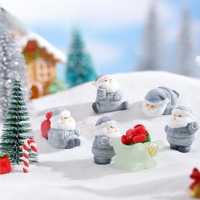 

Micro-landscape Snow Accessories Down Jackets Santa Claus Resin Ornaments No. 7