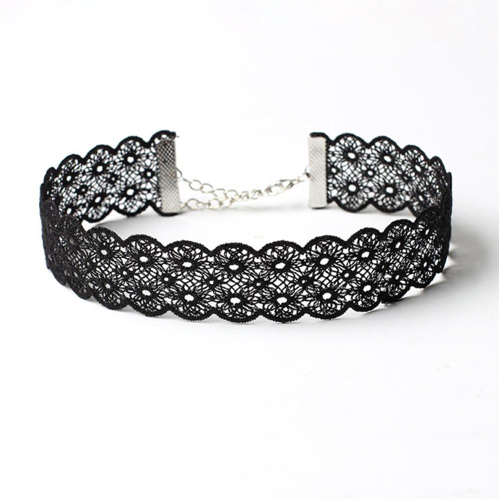 Charm Gotisch Ausgeschnittenes Muster Schwarze Spitze Choker-Halskette für Damen Sexy Temperament Halsband Kette Schmuckzubehör Geschenke