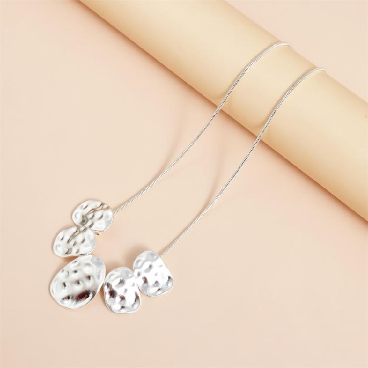 Stylish Edgy Asymmetrical Alloy Necklace With Textured Surfaces Detail Modern Accessory For Casual Wear