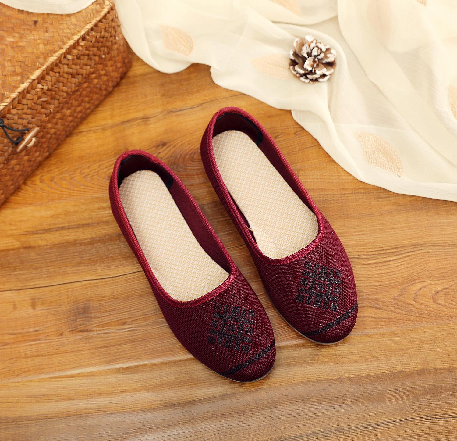 

New shallow single shoes are breathable and not stuffy in summer, with soft soles and light feet. Cloth shoes, cloth shoes. 35